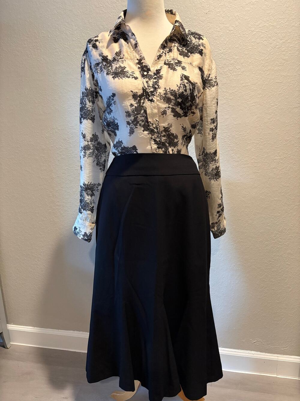 INVESTMENTS Midi Skirt Wavy Fit&Flare Black Sz14 Office Conservative Traditional